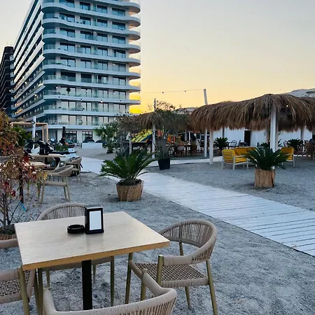 Sundream By The Beach Mamaia Exterior photo